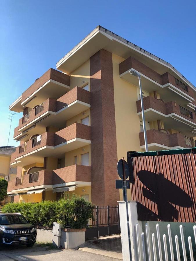 Appartamento Casa Vacanze 70M2 Alba Adriatica Buitenkant foto